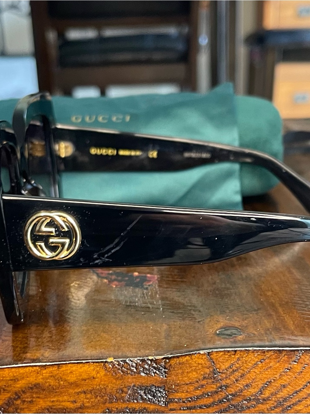 Gucci Black Square Oversized Sunglasses with Dark Lenses - Picture 2 of 5
